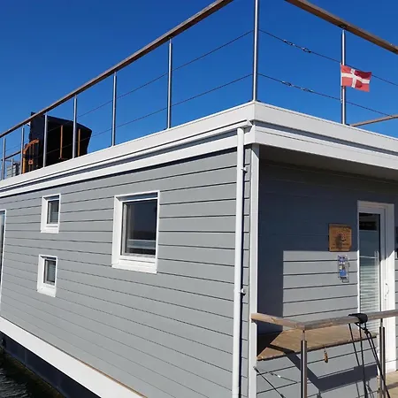 Botel Houseboat Hecht In At The Marina Minde