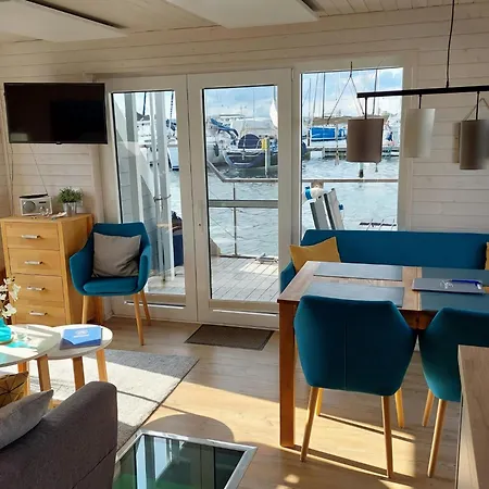 Houseboat Hecht In At The Marina Minde Botel Egernsund