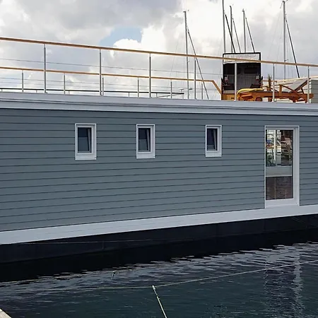 Houseboat Hecht In At The Marina Minde *